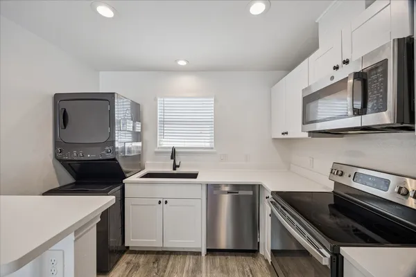 $1,295 | 2610 Cochran Street, Houston, TX 77009