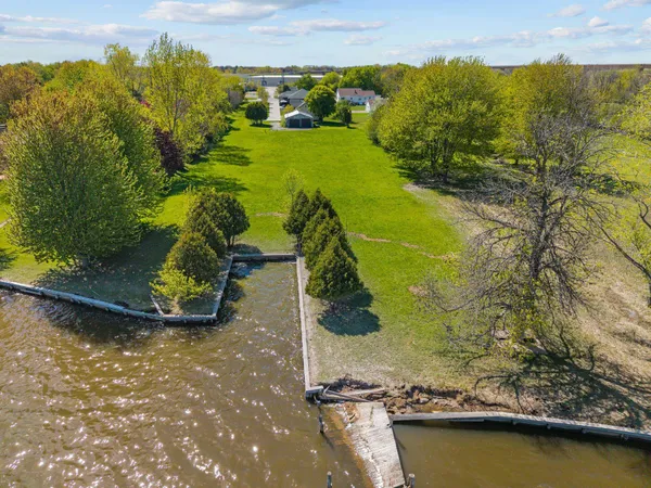 $374,900 | 1299 North Lake Street, Neenah, WI 54956