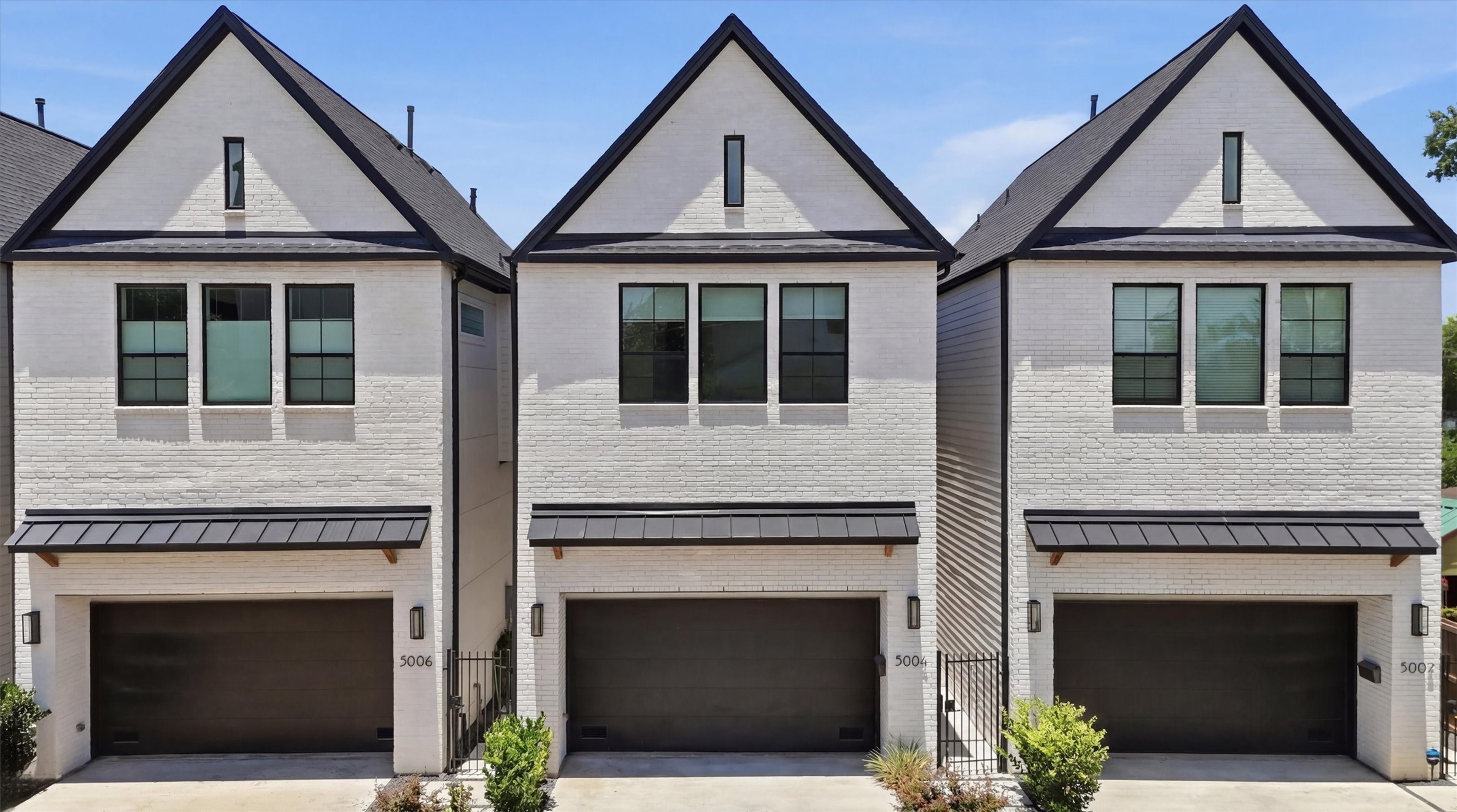 5004 Darling Street Houston, TX 77007 - Photo 2 of 41 Spacious two-car garage for convenient parking and extra storage.