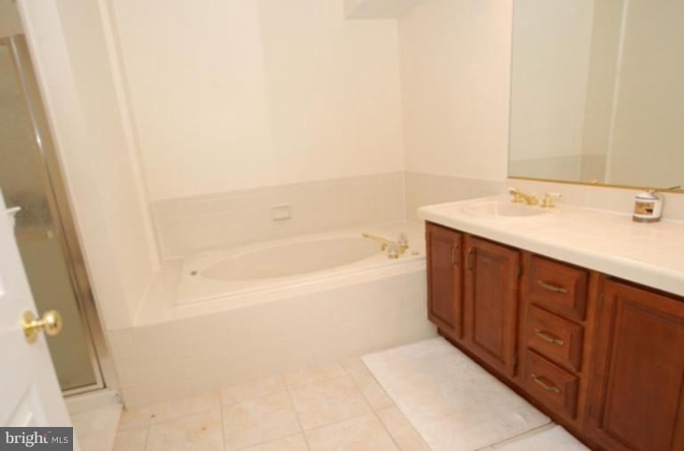 3847 Inverness Road Fairfax, VA 22033 - Photo 13 of 23 Master Bath