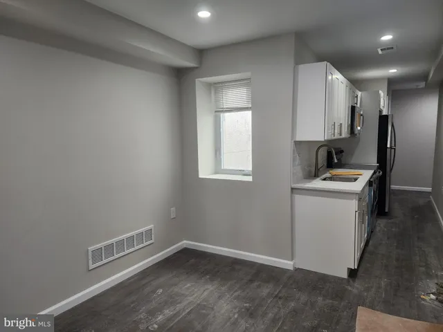 a view of room with washer and dryer