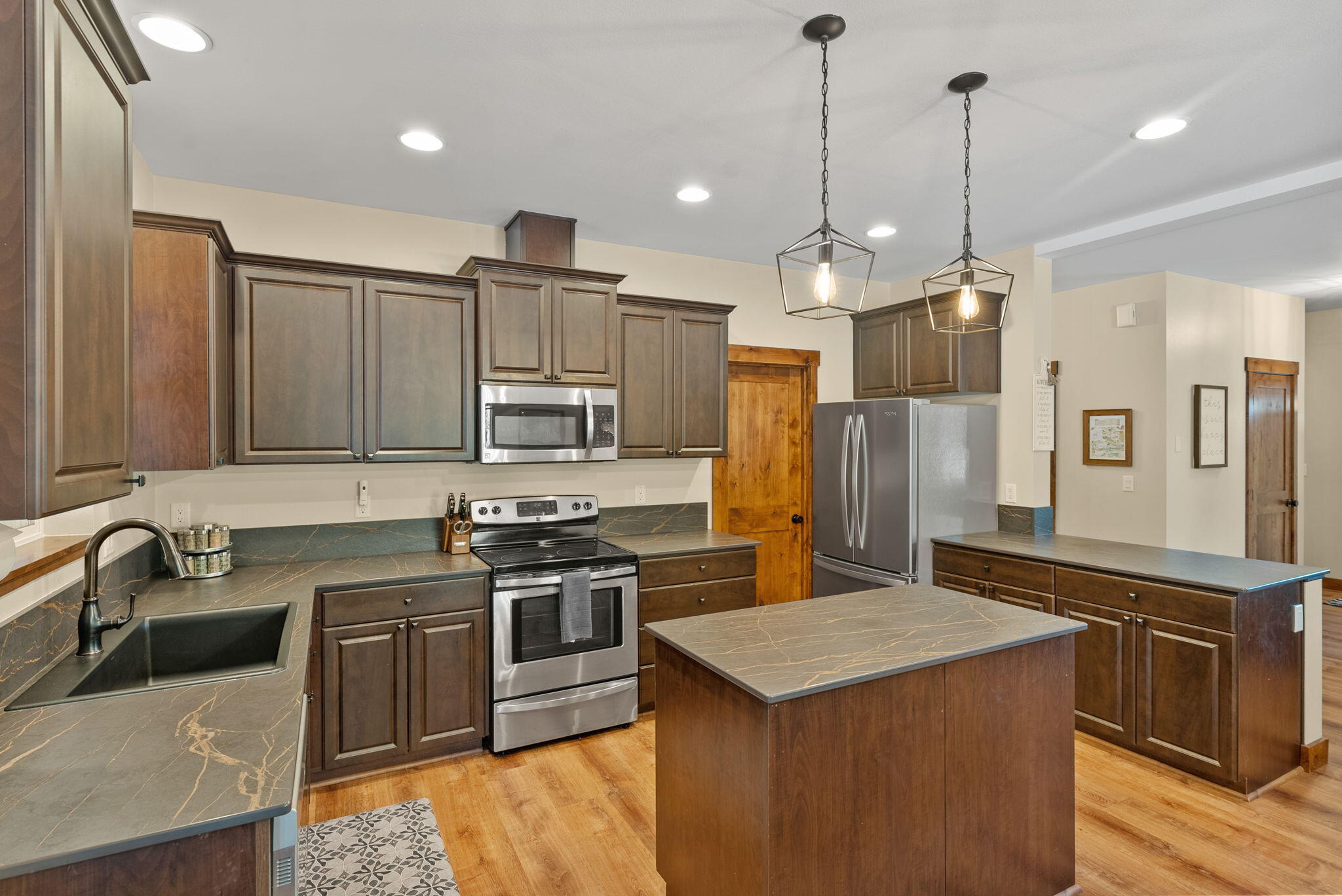 56058 Snow Goose Road Bend, OR 97707 - Photo 10 of 40