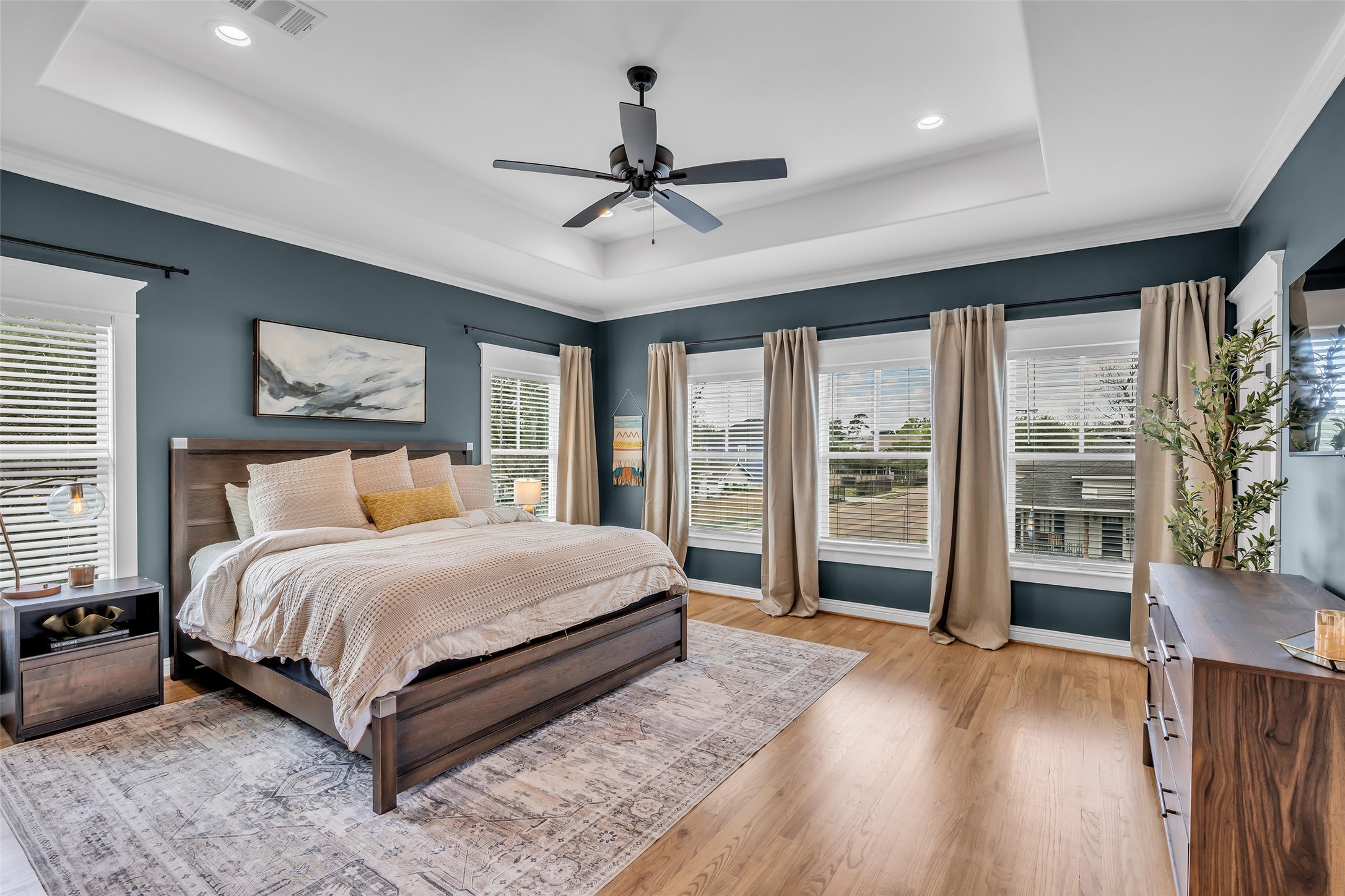 800 Walton Street Houston, TX 77009 - Photo 25 of 38 Primary bedroom offers generous space and numerous windows that fill the room with natural light.