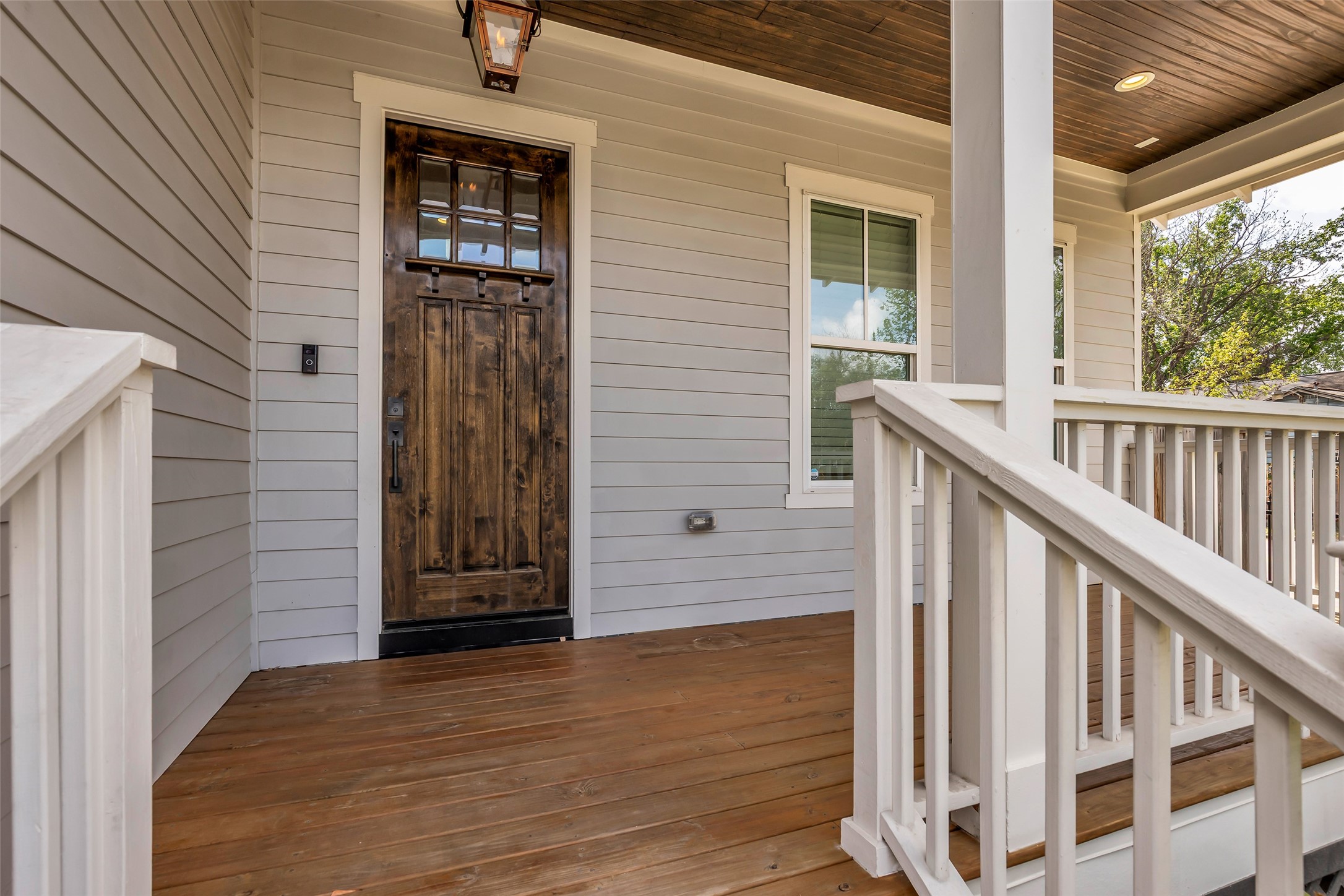 800 Walton Street Houston, TX 77009 - Photo 3 of 38 It comes with a covered front deck/balcony—an ideal spot to enjoy your morning coffee or unwind in the evening.