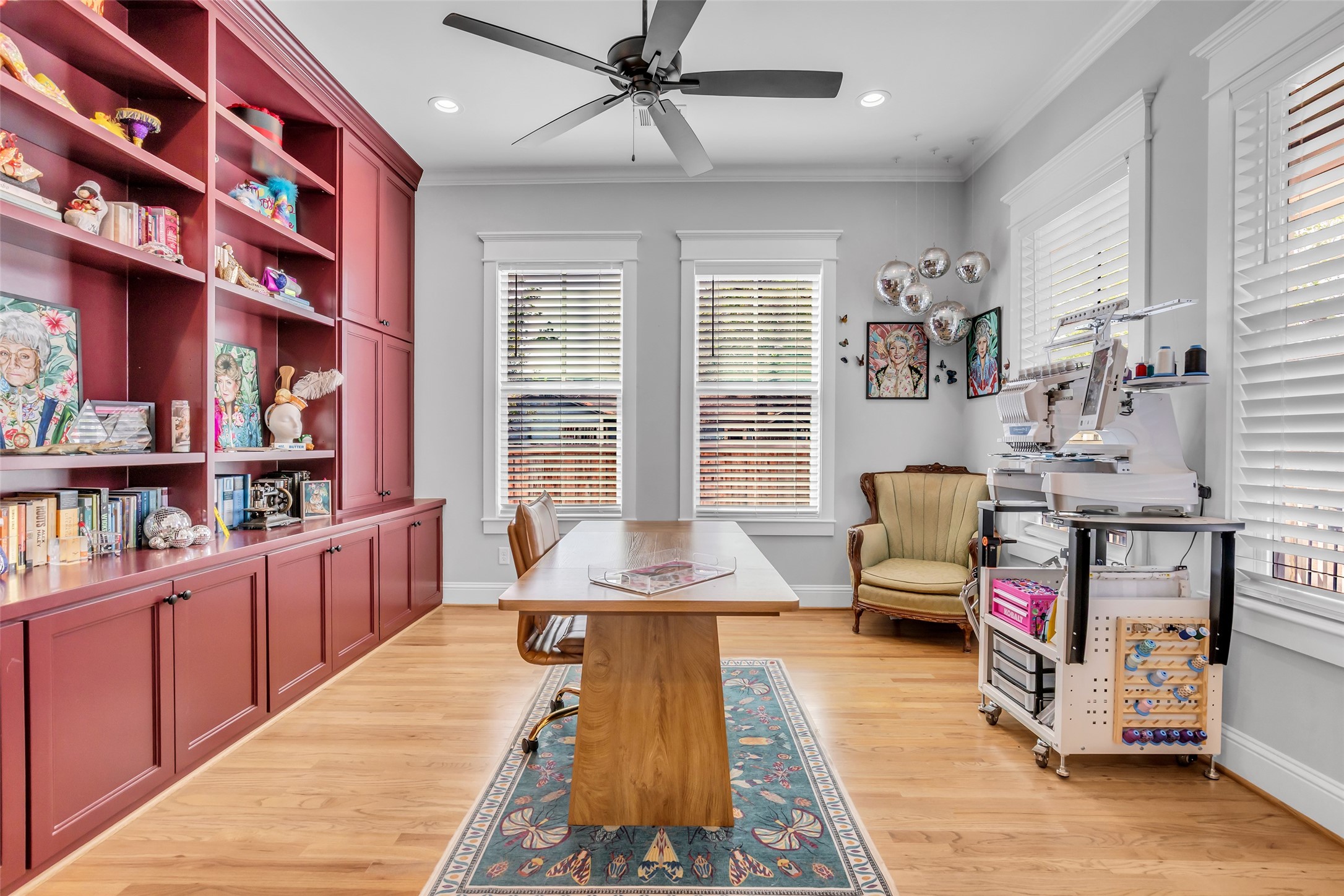 800 Walton Street Houston, TX 77009 - Photo 4 of 38 This flexible space can easily serve as a home office, study area, or any other use that fits your needs.