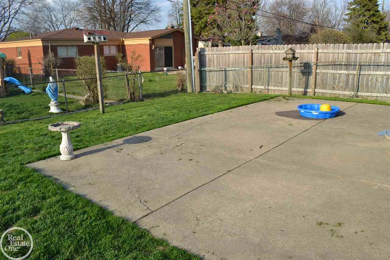2733 Common Road Warren, MI 48092 - Photo 14 of 17