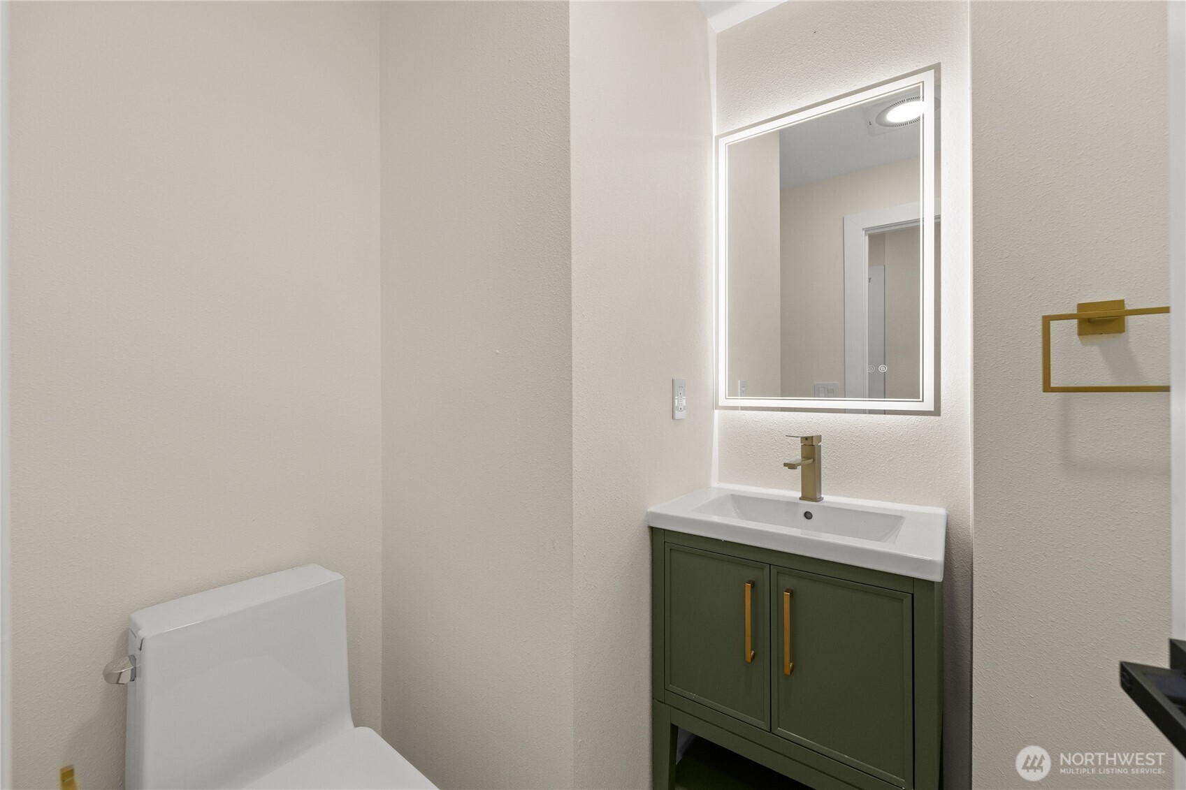 29628 22nd Avenue South Federal Way, WA 98003 - Photo 17 of 40 a bathroom with a sink and a toilet