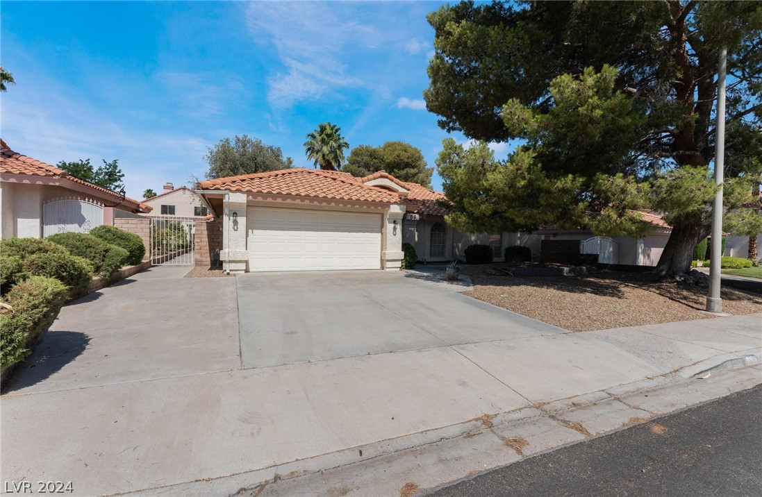 59 Reyburn Drive Henderson, NV 89074 - Photo 4 of 40 Gallery Image 4