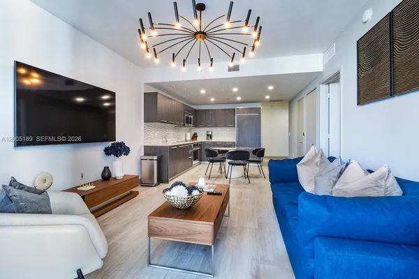 $4,998 | 55 Southwest 9th Street, Unit 3010, Miami, FL 33130