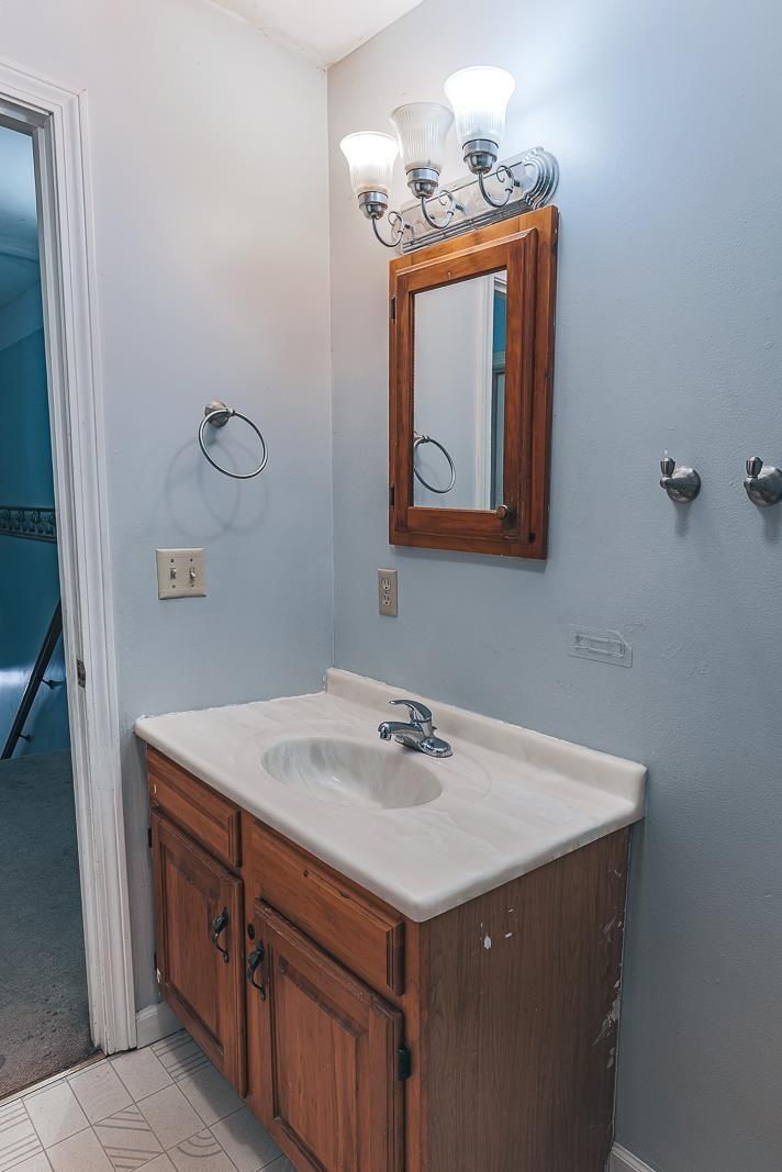 348 Windsor Road Hillsborough, NH 03244 - Photo 17 of 32