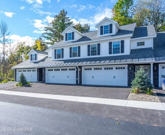 $370,000 | 135 Carriage Boulevard, Rotterdam, NY 12306