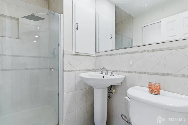 $675,000 | 16 Hallo Street, Edison, NJ 08837