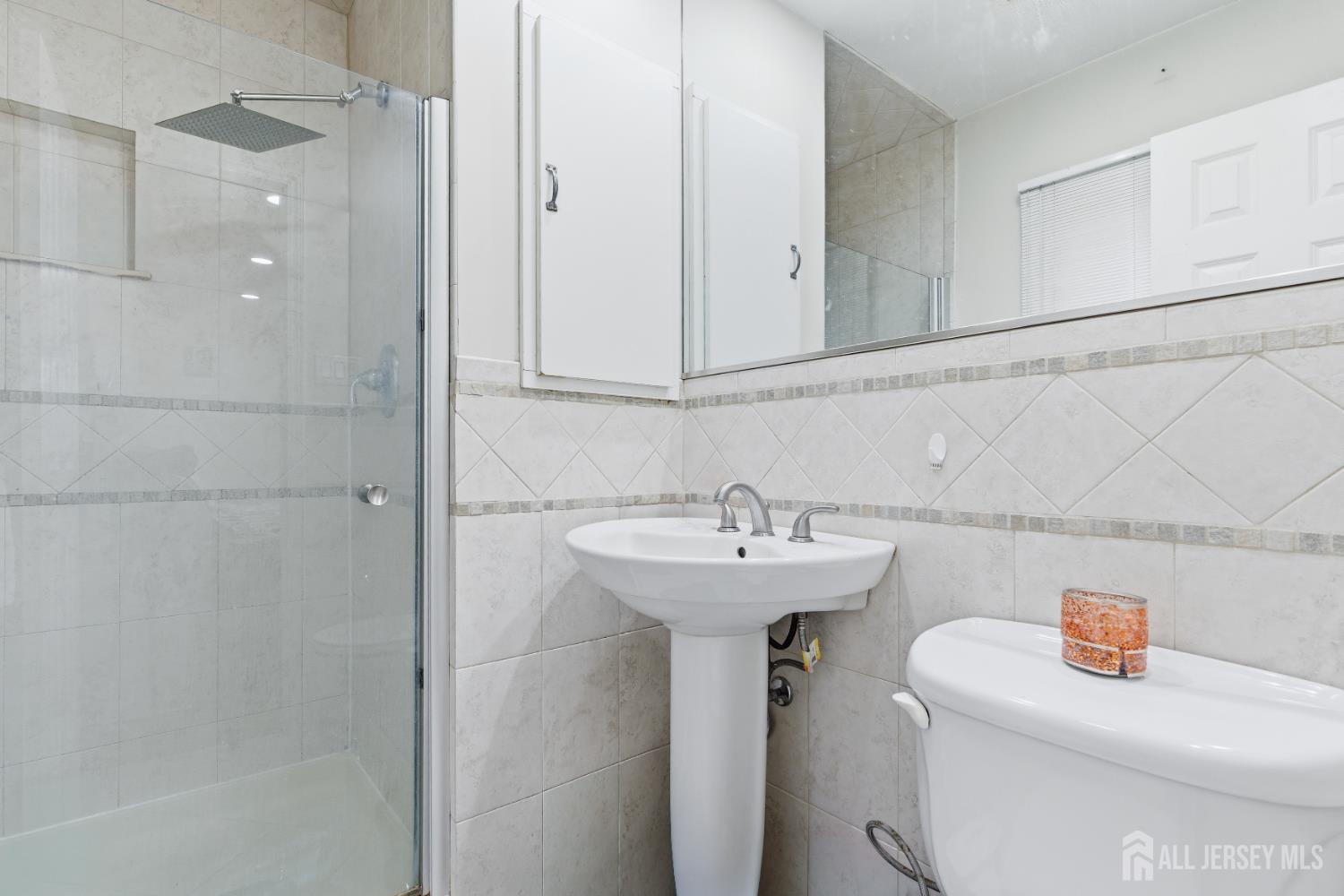 16 Hallo Street Edison, NJ 08837 - Photo 18 of 37