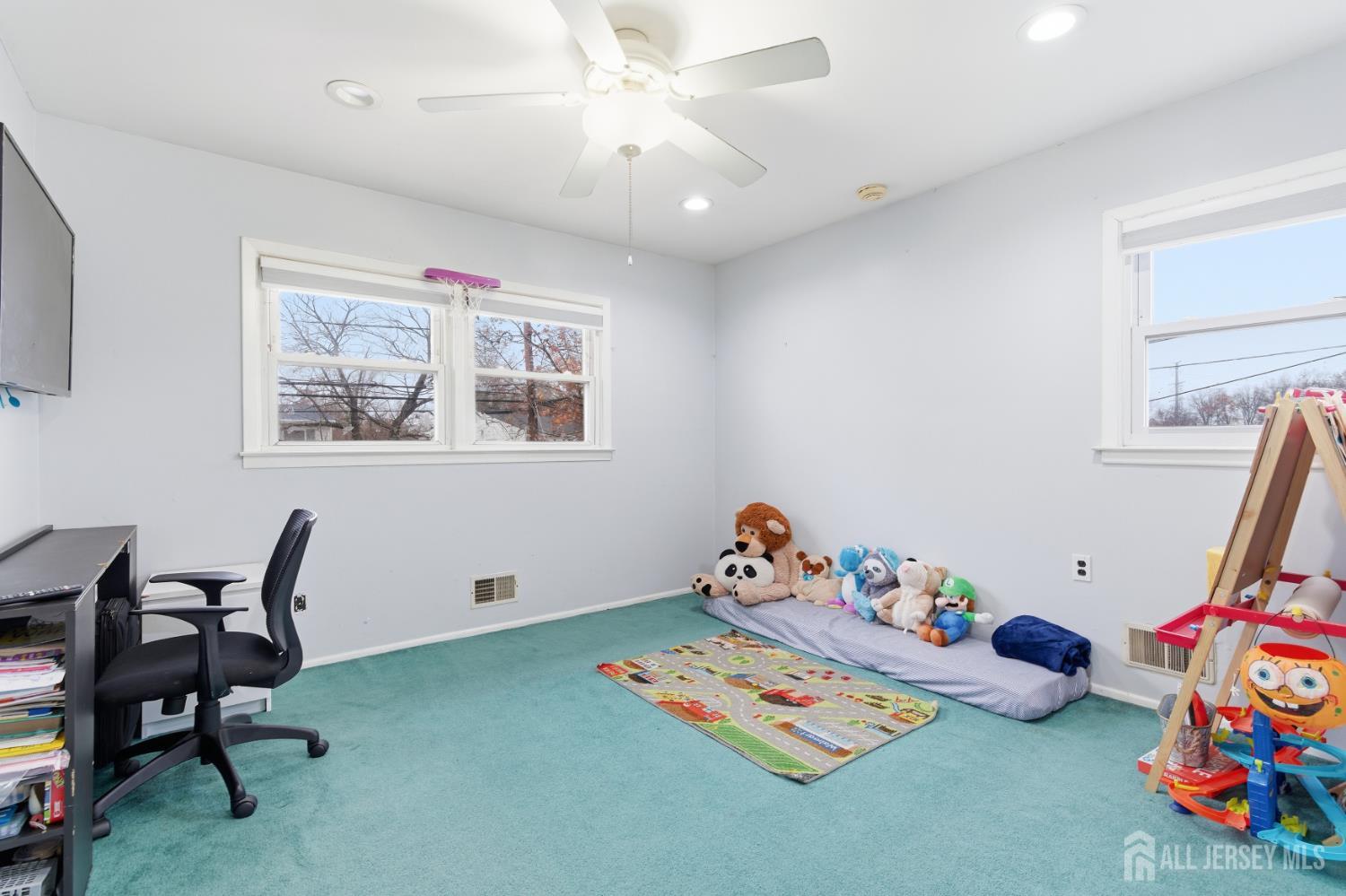 16 Hallo Street Edison, NJ 08837 - Photo 20 of 37