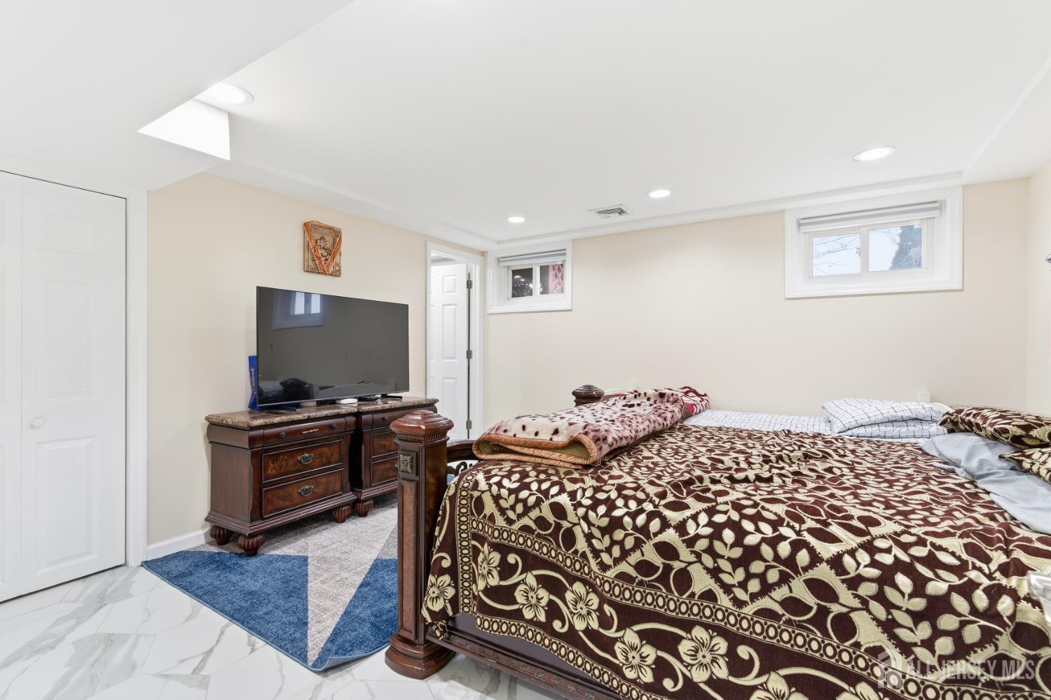 16 Hallo Street Edison, NJ 08837 - Photo 27 of 37