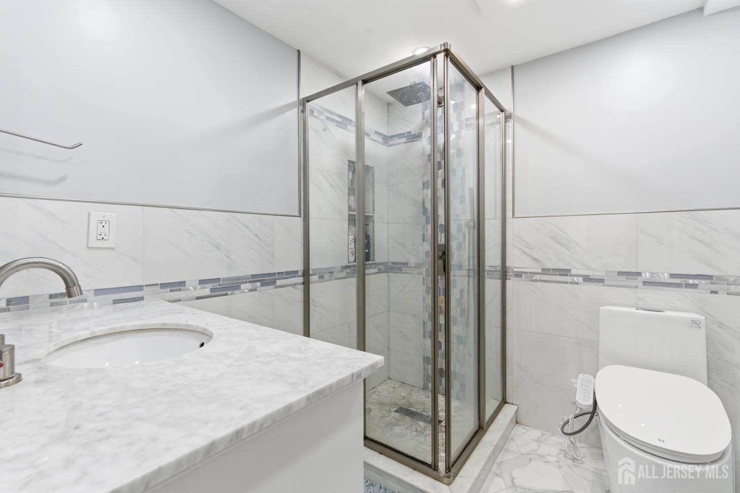 16 Hallo Street Edison, NJ 08837 - Photo 29 of 37