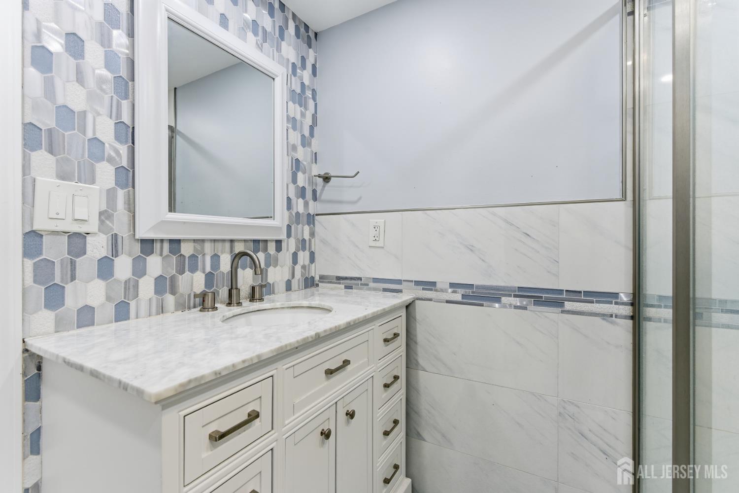 16 Hallo Street Edison, NJ 08837 - Photo 30 of 37