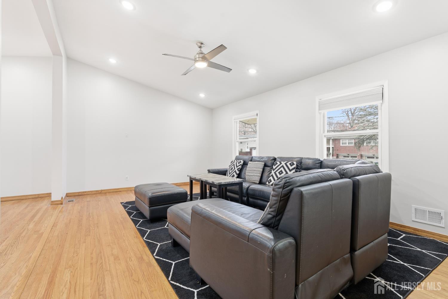 16 Hallo Street Edison, NJ 08837 - Photo 6 of 37