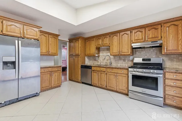 $675,000 | 16 Hallo Street, Edison, NJ 08837