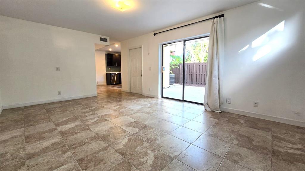 23048 Oxford Place Boca Raton, FL 33433 - Photo 6 of 49 Living Room