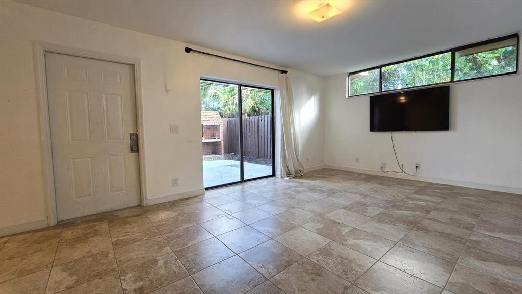 23048 Oxford Place Boca Raton, FL 33433 - Photo 7 of 49