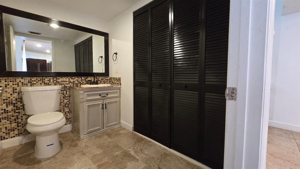 23048 Oxford Place Boca Raton, FL 33433 - Photo 10 of 49 Half Bath