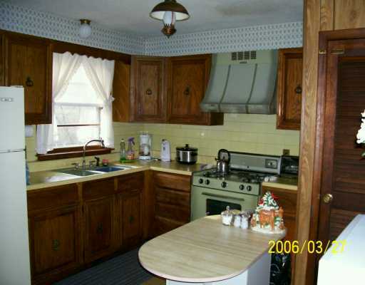 686 S Road South Kingstown, RI 02879 - Photo 2 of 8 Kitchen.