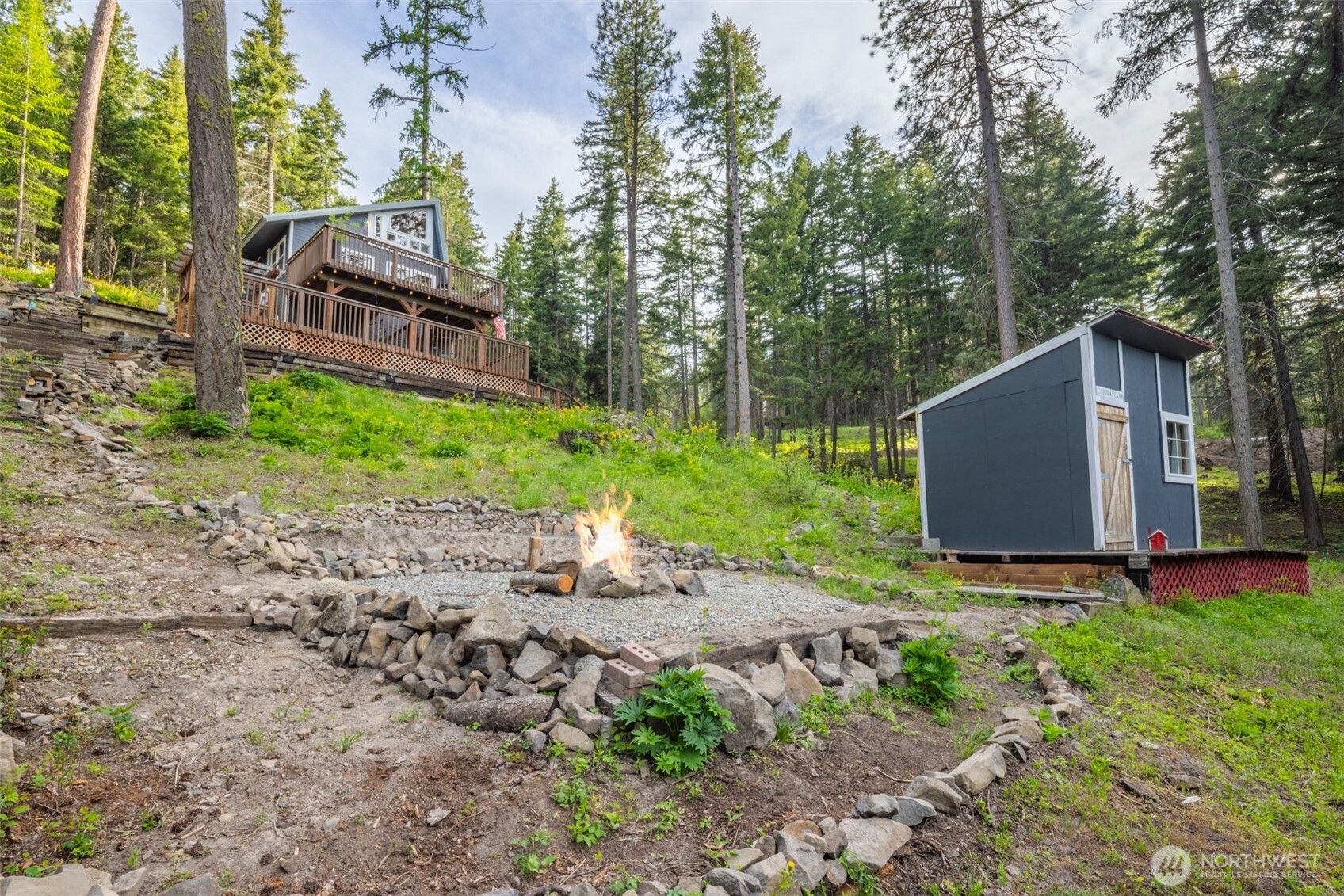 451 Aspen Springs Road Cle Elum, WA 98922 - Photo 14 of 27 a backyard of a house with lots of green space