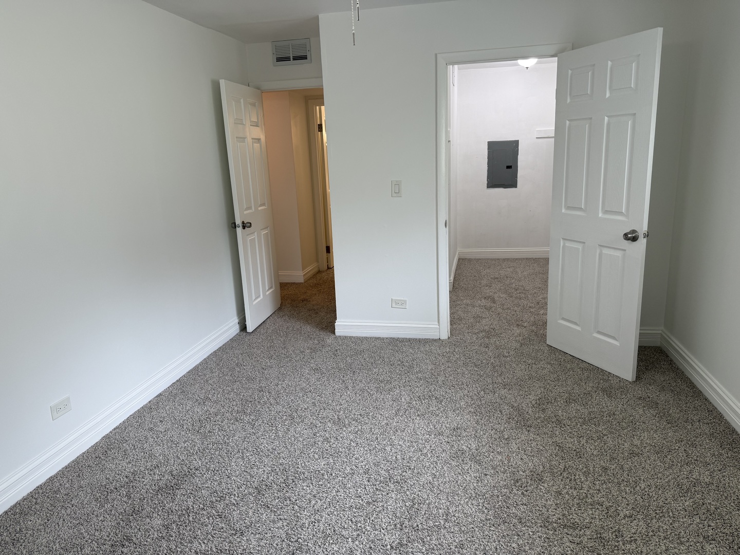 16W525 Mockingbird Lane, Unit 102 Willowbrook, IL 60527 - Photo 21 of 25 an empty room with closet and mirror