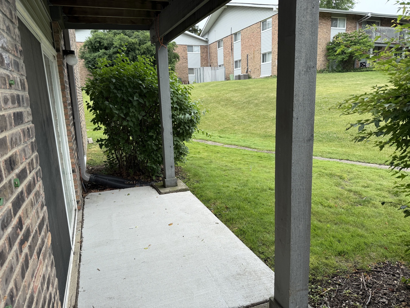 16W525 Mockingbird Lane, Unit 102 Willowbrook, IL 60527 - Photo 4 of 25 a view of a porch with a yard
