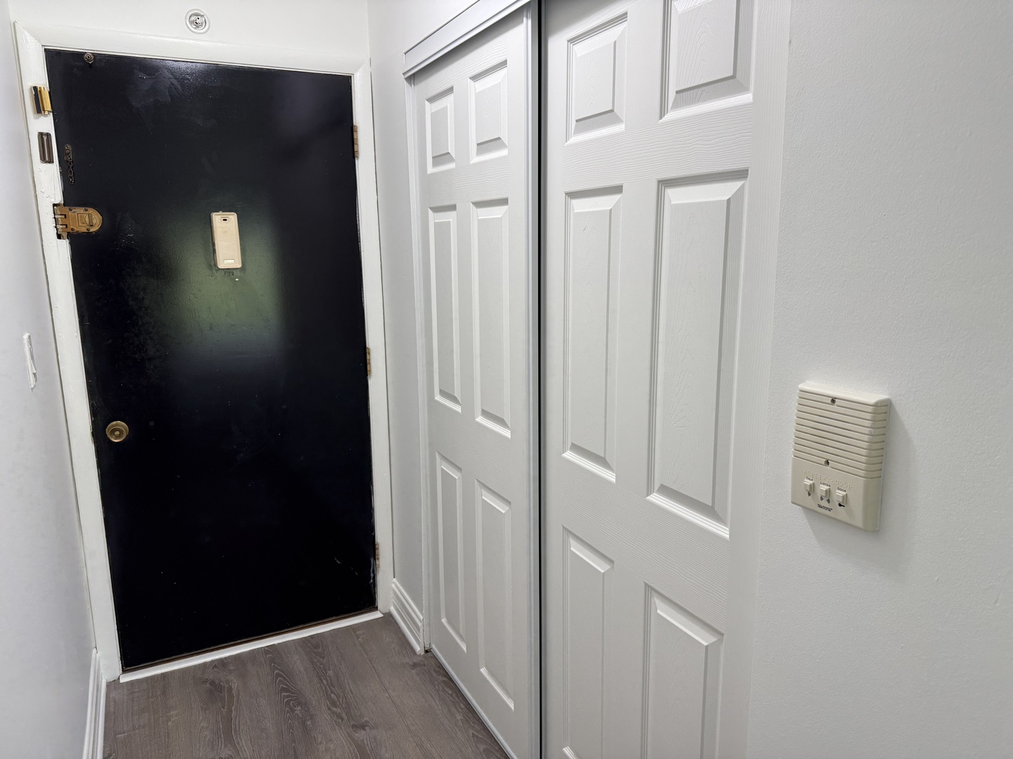 16W525 Mockingbird Lane, Unit 102 Willowbrook, IL 60527 - Photo 5 of 25 a view of a hallway