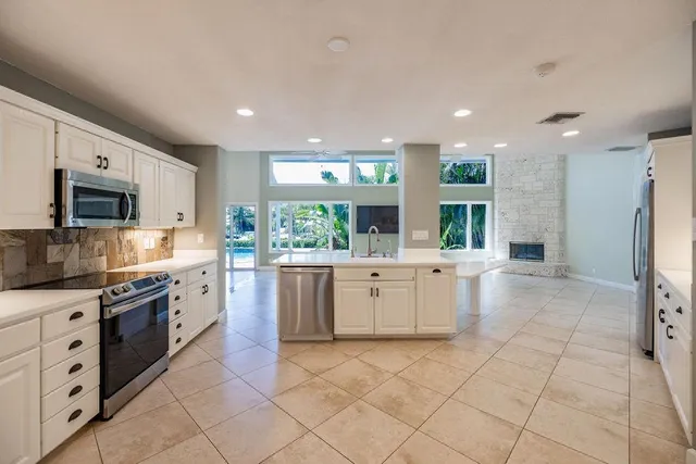 $2,595,000 | 2432 Northeast 22nd Avenue, Lighthouse Point, FL 33064