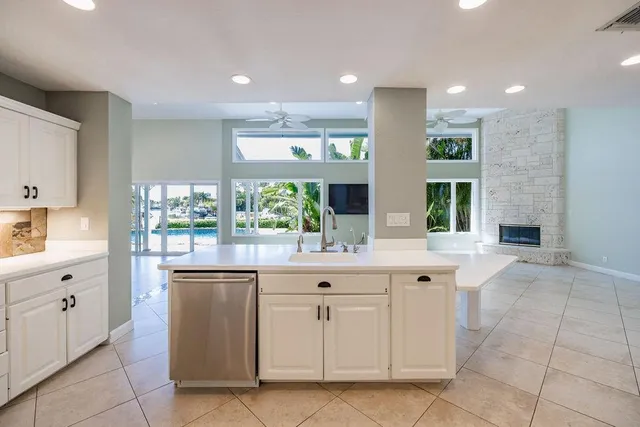 $2,595,000 | 2432 Northeast 22nd Avenue, Lighthouse Point, FL 33064