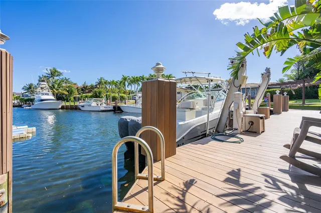 $2,595,000 | 2432 Northeast 22nd Avenue, Lighthouse Point, FL 33064