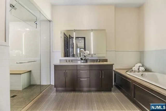 $2,650,000 | 9 Somerset Lane, Unit PH606607, Edgewater, NJ 07020