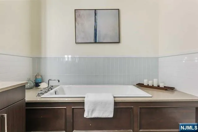 $2,650,000 | 9 Somerset Lane, Unit PH606607, Edgewater, NJ 07020