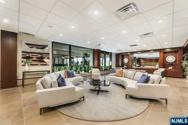 $2,650,000 | 9 Somerset Lane, Unit PH606607, Edgewater, NJ 07020