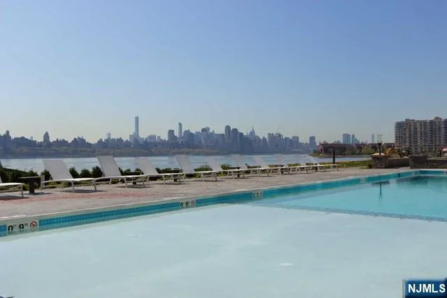 $2,650,000 | 9 Somerset Lane, Unit PH606607, Edgewater, NJ 07020