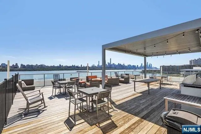 $2,650,000 | 9 Somerset Lane, Unit PH606607, Edgewater, NJ 07020