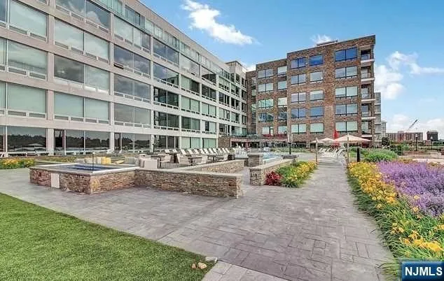 $2,650,000 | 9 Somerset Lane, Unit PH606607, Edgewater, NJ 07020