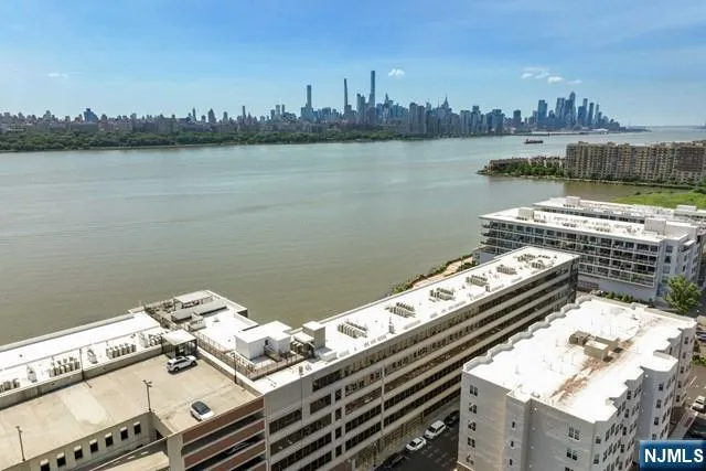 $2,650,000 | 9 Somerset Lane, Unit PH606607, Edgewater, NJ 07020