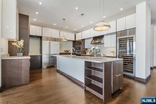 $2,650,000 | 9 Somerset Lane, Unit PH606607, Edgewater, NJ 07020