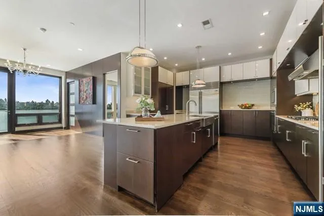 $2,650,000 | 9 Somerset Lane, Unit PH606607, Edgewater, NJ 07020