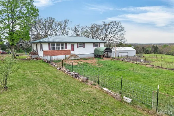 $240,000 | 27 Pleasant Knoll Road, Stoutland, MO 65567