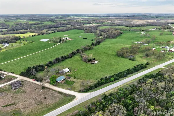 $240,000 | 27 Pleasant Knoll Road, Stoutland, MO 65567