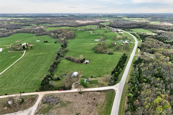 $240,000 | 27 Pleasant Knoll Road, Stoutland, MO 65567