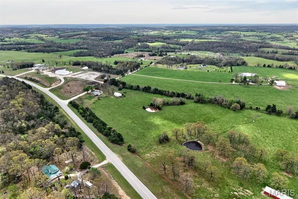 $240,000 | 27 Pleasant Knoll Road, Stoutland, MO 65567