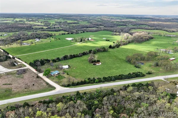 $240,000 | 27 Pleasant Knoll Road, Stoutland, MO 65567