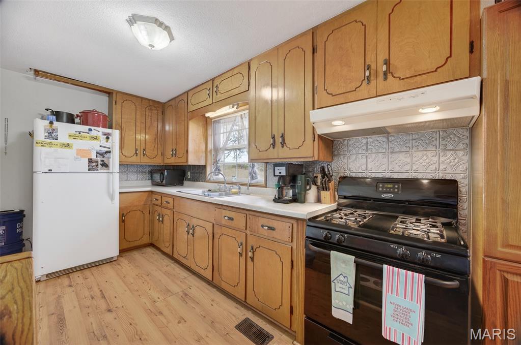 27 Pleasant Knoll Road Stoutland, MO 65567 - Photo 8 of 58