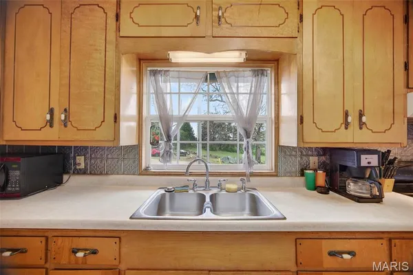 $240,000 | 27 Pleasant Knoll Road, Stoutland, MO 65567